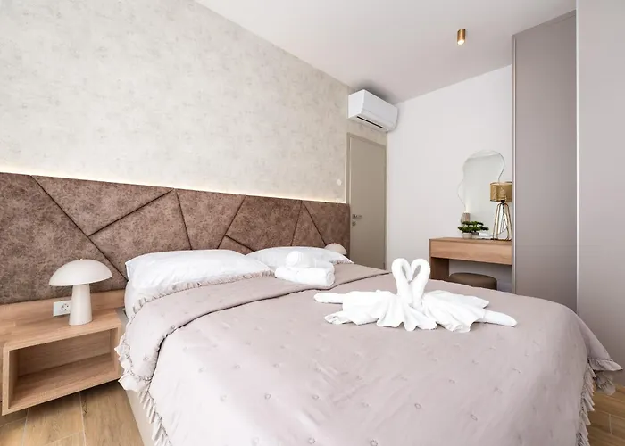 Mirakul, New Modern With Swimming Pool, Close To The Beach, Children Playroom, Quiet Area- By Traveler Tourist Agency Krk - Id 2680 오미살즈