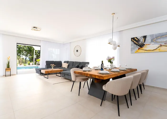 Mirakul, New Modern With Swimming Pool, Close To The Beach, Children Playroom, Quiet Area- By Traveler Tourist Agency Krk - Id 2680 빌라 오미살즈