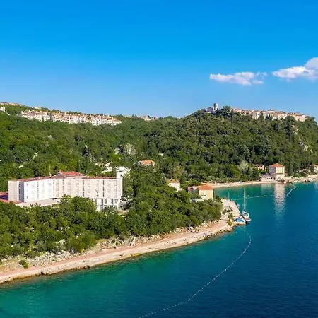 Mirakul, New Modern With Swimming Pool, Close To The Beach, Children Playroom, Quiet Area- By Traveler Tourist Agency Krk - Id 2680 빌라 오미살즈