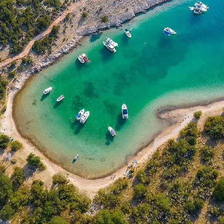 Mirakul, New Modern With Swimming Pool, Close To The Beach, Children Playroom, Quiet Area- By Traveler Tourist Agency Krk - Id 2680 * 오미살즈