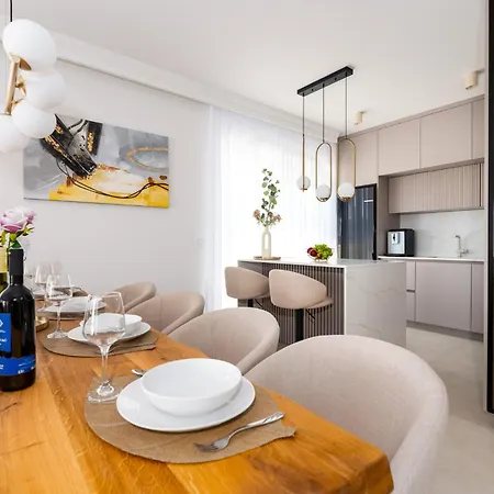 빌라 Mirakul, New Modern With Swimming Pool, Close To The Beach, Children Playroom, Quiet Area- By Traveler Tourist Agency Krk - Id 2680