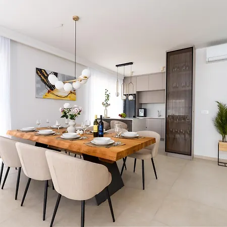 빌라 Mirakul, New Modern With Swimming Pool, Close To The Beach, Children Playroom, Quiet Area- By Traveler Tourist Agency Krk - Id 2680 *