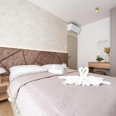 Mirakul, New Modern With Swimming Pool, Close To The Beach, Children Playroom, Quiet Area- By Traveler Tourist Agency Krk - Id 2680 오미살즈