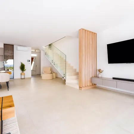 Villa Mirakul, New Modern With Swimming Pool, Close To The Beach, Children Playroom, Quiet Area- By Traveler Tourist Agency Krk - Id 2680 Omišalj