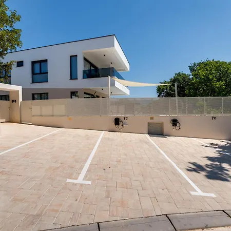 Mirakul, New Modern With Swimming Pool, Close To The Beach, Children Playroom, Quiet Area- By Traveler Tourist Agency Krk - Id 2680 빌라