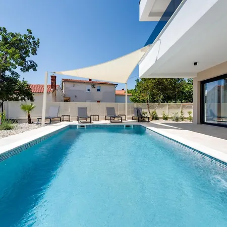 Mirakul, New Modern With Swimming Pool, Close To The Beach, Children Playroom, Quiet Area- By Traveler Tourist Agency Krk - Id 2680 빌라 오미살즈