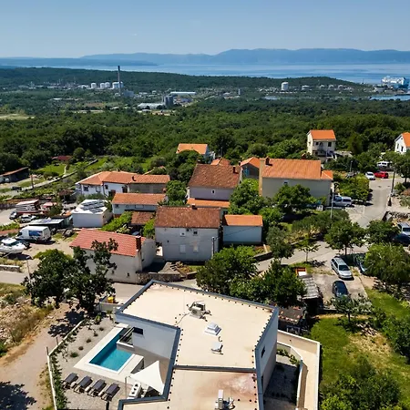 Mirakul, New Modern With Swimming Pool, Close To The Beach, Children Playroom, Quiet Area- By Traveler Tourist Agency Krk - Id 2680 * Omišalj