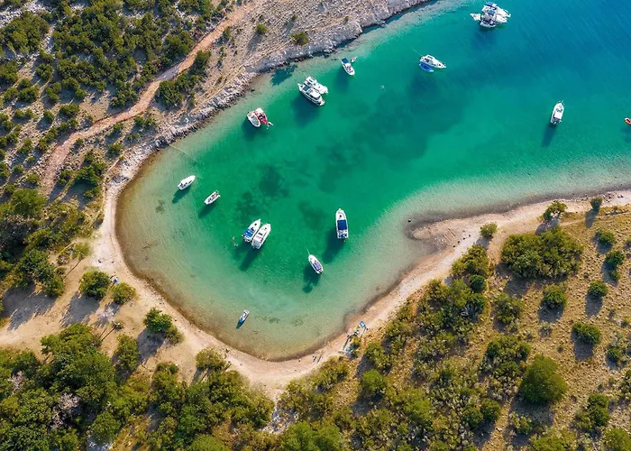 Mirakul, New Modern With Swimming Pool, Close To The Beach, Children Playroom, Quiet Area- By Traveler Tourist Agency Krk - Id 2680 * Omišalj