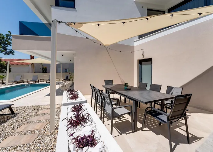 Villa Mirakul, New Modern With Swimming Pool, Close To The Beach, Children Playroom, Quiet Area- By Traveler Tourist Agency Krk - Id 2680